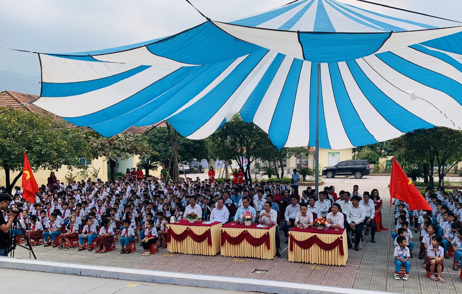 Trường Tiểu học Kỳ Phương phối hợp với công ty TNHH GrowMax, báo Nông nghiệp Việt Nam trao tặng 30 suất học bổng cho 30 em học sinh nghèo vượt khó